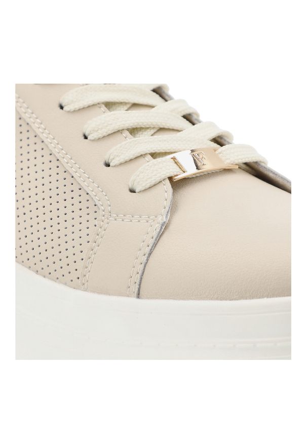 Beżowe Sneakersy Filippo Wygodne Obuwie Damskie. Okazja: na co dzień. Zapięcie: sznurówki. Kolor: beżowy. Materiał: materiał. Szerokość cholewki: normalna