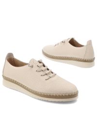 Półbuty damskie Filippo, cholewka ze skóry naturalnej licowej perforowana powierzchnia wiązany fason, beżowe, DP7542/26. Kolor: beżowy. Materiał: skóra. Szerokość cholewki: normalna #3