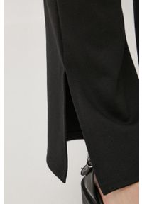 Tom Tailor spodnie damskie kolor czarny dzwony medium waist. Kolor: czarny. Materiał: dzianina, poliester. Wzór: gładki