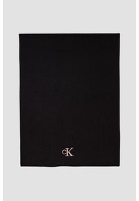 Calvin Klein - CALVIN KLEIN Czarny damski szalik z różowym logo. Kolor: czarny. Wzór: haft