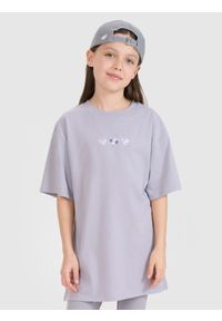 4f - 4F T-shirt oversize z nadrukiem dziewczęcy - szary 128 (7-8 lat). Okazja: na co dzień. Kolor: szary. Materiał: bawełna, materiał, jersey. Długość rękawa: krótki rękaw. Długość: krótkie. Wzór: nadruk. Sezon: lato. Styl: klasyczny, elegancki, sportowy, casual