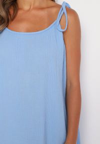 Born2be - Niebieska Rozkloszowana Muślinowa Sukienka z Bawełny na Wiązanych Ramiączkach Wirvia. Okazja: na spacer. Typ kołnierza: dekolt w kształcie V. Kolor: niebieski. Wzór: aplikacja. Typ sukienki: rozkloszowane. Materiał: bawełna. Długość rękawa: na ramiączkach. Sezon: lato. Styl: elegancki #3