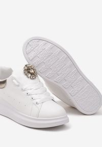 Born2be - Biało-Złote Sneakersy Bokoria. Kolor: biały. Materiał: materiał, skóra ekologiczna. Szerokość cholewki: normalna. Wzór: aplikacja. Obcas: na platformie #3