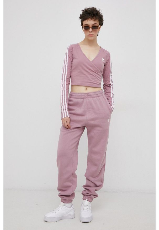 adidas Originals Spodnie damskie kolor różowy gładkie. Kolor: różowy. Materiał: dzianina, poliester, bawełna. Wzór: gładki