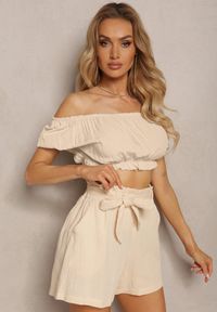 Renee - Beżowe Bawełniane Szorty z Gumką w Talii i Paskiem Lovenia. Stan: podwyższony. Kolor: beżowy. Materiał: bawełna. Sezon: lato. Styl: elegancki