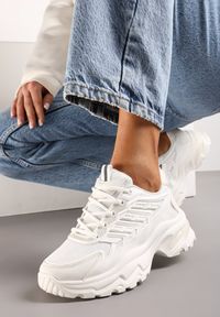 Renee - Białe Sneakersy na Tłoczonej Podeszwie z Siateczkowymi Wstawkami Amrogia. Kolor: biały