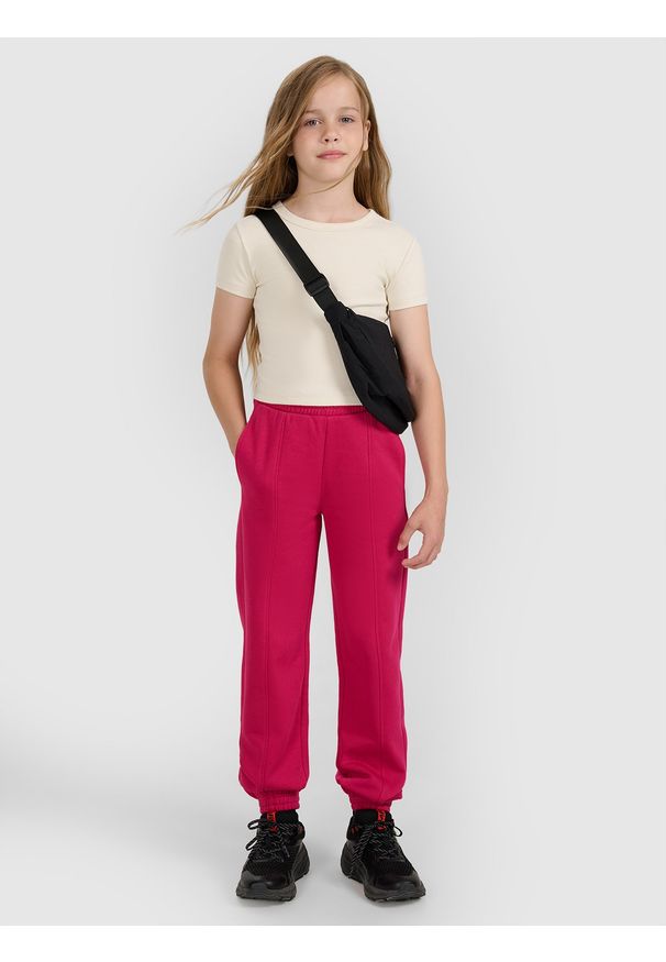 4f - 4F Spodnie dresowe joggery dziewczęce - różowe 164 (13-14 lat). Okazja: na co dzień. Kolor: różowy. Materiał: dresówka. Wzór: gładki, ze splotem. Sezon: lato. Styl: sportowy, casual, młodzieżowy