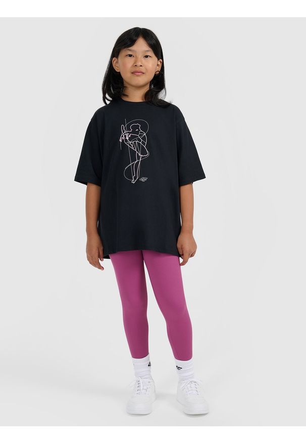 4f - 4F T-shirt oversize z nadrukiem dziewczęcy - czarny 128 (7-8 lat). Kolor: czarny. Materiał: skóra. Wzór: nadruk. Sezon: lato