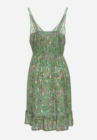 Born2be - Zielona Wiskozowa Sukienka na Ramiączkach z Kopertowym Dekoltem i Gumką w Pasie Dimiette. Okazja: na co dzień. Typ kołnierza: dekolt w kształcie V. Kolor: zielony. Materiał: wiskoza. Długość rękawa: na ramiączkach. Typ sukienki: kopertowe. Styl: casual #4