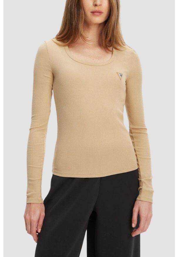 Guess - GUESS Beżowy damski longsleeve Colette. Kolor: beżowy. Długość rękawa: długi rękaw