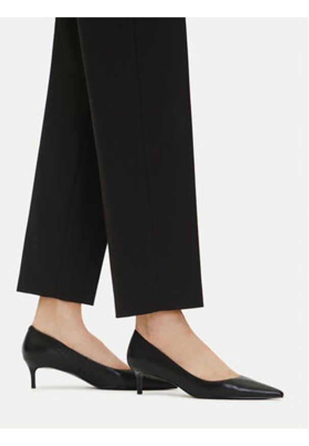 Gino Rossi - GINO ROSSI Czółenka EO-ELLA-V1569-05-2 Czarny. Kolor: czarny. Materiał: skóra