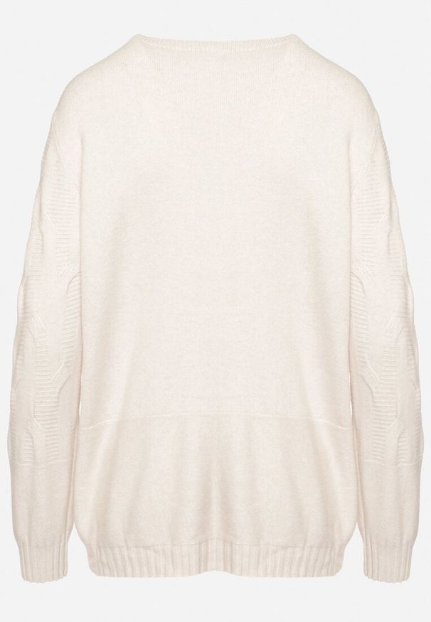Born2be - Jasnobeżowy Sweter z Bawełną i Wiskozą Ozdobiony Tłoczeniem Zeialda. Okazja: na co dzień, na spotkanie biznesowe. Kolor: beżowy. Materiał: bawełna, wiskoza. Długość rękawa: długi rękaw. Długość: długie. Wzór: aplikacja. Styl: klasyczny, elegancki, biznesowy, casual