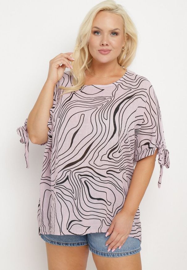 Born2be - Jasnofioletowa Bluzka z Ozdobnym Wiązaniem przy Rękawach Fialia. Okazja: na spotkanie biznesowe, na co dzień, do pracy. Kolekcja: plus size. Kolor: fioletowy. Materiał: jeans. Styl: elegancki, biznesowy, casual