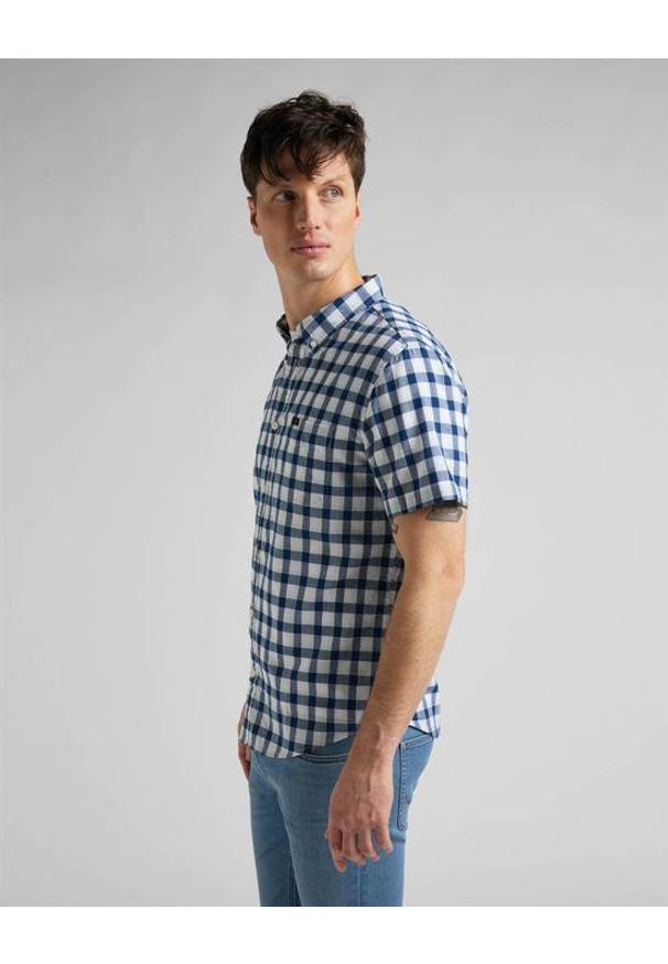 Lee - LEE BUTTON DOWN SS MĘSKA KOSZULA W KRATĘ KRÓTKI RĘKAW WASHED BLUE L886OFLR 112145648. Typ kołnierza: button down. Długość rękawa: krótki rękaw. Długość: krótkie