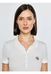 Big-Star - Koszulka damska polo w prążek biała Rella 100. Okazja: na co dzień. Typ kołnierza: polo. Kolor: biały. Materiał: prążkowany, dzianina, jeans. Długość: krótkie. Wzór: prążki. Styl: casual, elegancki, sportowy, klasyczny #2