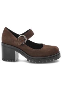 Czekoladowe Półbuty Armodo Skórzane Obuwie Damskie Na Obcasie. Okazja: na co dzień, na spacer. Zapięcie: klamry. Kolor: brązowy. Materiał: skóra. Obcas: na obcasie. Styl: casual, elegancki, klasyczny. Wysokość obcasa: średni #2