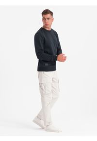 Ombre Clothing - Nierozpinana męska dresowa bluza BASIC – czarna V9 - Rozmiar: M. Okazja: na co dzień. Kolor: czarny. Materiał: dresówka. Wzór: gładki. Styl: klasyczny, casual #3