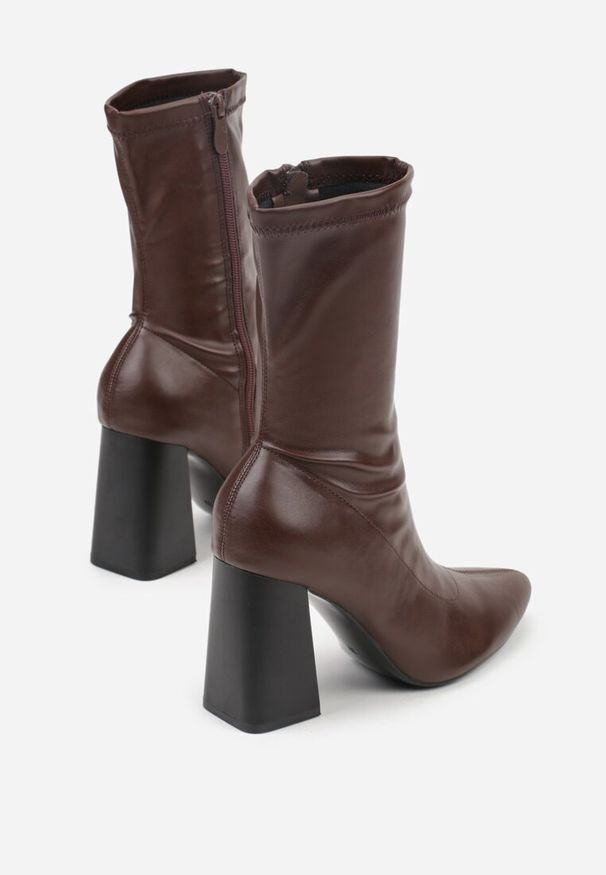 Born2be - Brązowe Eleganckie Botki Vices na Słupku z Dopasowaną Cholewką Alivitta. Okazja: na co dzień. Kolor: brązowy. Materiał: jeans. Szerokość cholewki: normalna. Obcas: na słupku. Styl: elegancki. Wysokość obcasa: średni