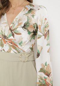 Born2be - Jasnozielony Kombinezon z Szerokimi Nogawkami z Kwiatową Górą i Paskiem z Klamrą Ilanvi. Okazja: na co dzień. Kolor: zielony. Długość rękawa: długi rękaw. Długość: długie. Wzór: kwiaty. Styl: casual #6