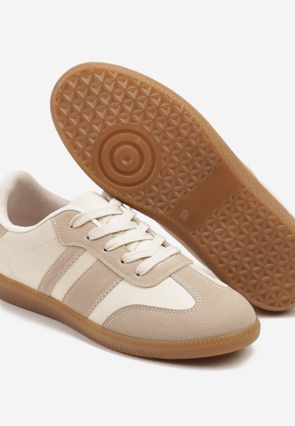 Renee - Ciemnobeżowe Sneakersy w Stylu Tenisówek z Paskami Danareth. Okazja: na co dzień. Zapięcie: pasek. Kolor: beżowy