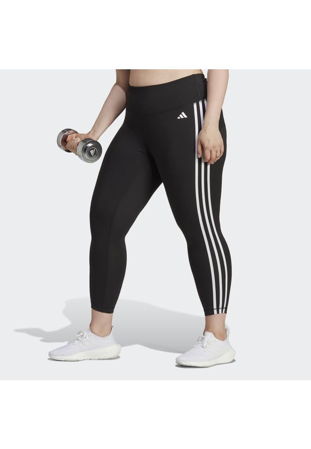 Adidas - Train Essentials 3-Stripes High-Waisted 7/8 Leggings (Plus Size). Kolekcja: plus size. Kolor: czarny. Materiał: materiał