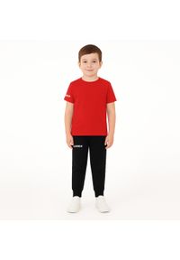 LEGEA - Komplet dresowy dla chłopca ARIA JR. Okazja: na uczelnię. Kolor: czerwony. Materiał: dresówka. Długość: krótkie. Styl: sportowy #1