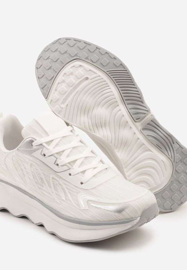 Renee - Białe Sneakersy na Podeszwie z Pianki Zdobione Geometrycznymi Detalami Ulianavia. Okazja: na co dzień. Kolor: biały. Materiał: jeans. Wzór: aplikacja, geometria