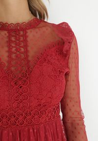 Born2be - Bordowa Sukienka z Koronką i Tiulem Nemila. Okazja: na co dzień. Typ kołnierza: dekolt w łódkę. Kolor: czerwony. Materiał: tiul, koronka. Wzór: koronka. Typ sukienki: proste. Styl: casual #3