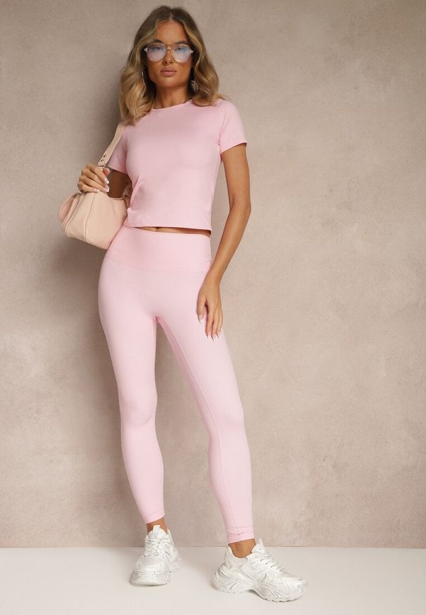 Renee - Różowy Komplet Sportowy Legginsy i T-shirt o Dopasowanym Kroju Silanessa. Kolor: różowy