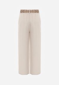 Renee - Beżowe Spodnie z Wiskozy High Waist Ozdobione Geometrycznym Motywem Iomane. Okazja: na co dzień. Stan: podwyższony. Kolor: beżowy. Materiał: wiskoza. Wzór: geometria, aplikacja. Styl: casual #7
