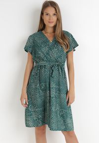 Born2be - Zielona Sukienka Kepherine. Kolor: zielony. Materiał: tkanina, materiał. Wzór: kropki. Typ sukienki: kopertowe. Długość: mini