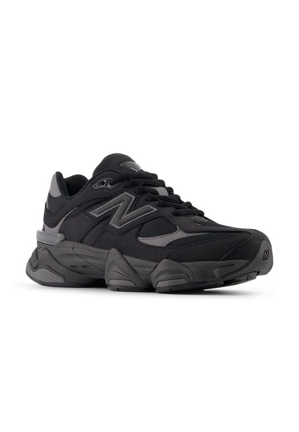 Buty dziecięce New Balance G90602QL – czarne. Okazja: na uczelnię, na co dzień. Kolor: czarny. Materiał: materiał, syntetyk, guma, skóra. Szerokość cholewki: normalna. Sport: turystyka piesza