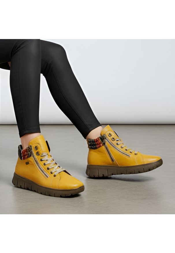 Żółte Botki Rieker Ocieplane Buty Damskie. Okazja: na co dzień. Zapięcie: sznurówki. Kolor: żółty. Materiał: dzianina. Wzór: kolorowy. Sezon: zima, jesień. Styl: casual, elegancki