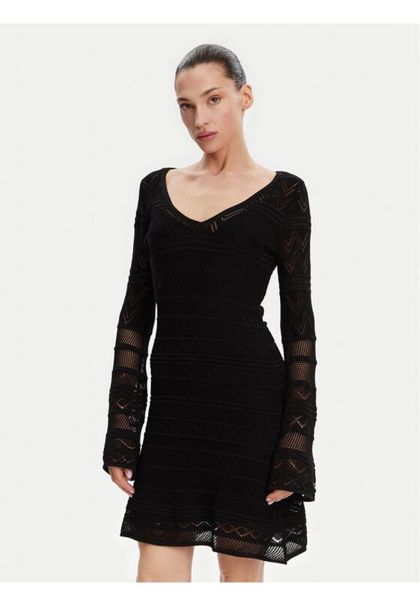 Guess Sukienka dzianinowa W5GK48 Z3E22 Czarny Slim Fit. Kolor: czarny. Materiał: wiskoza