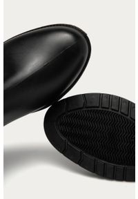 Answear Lab - Kalosze. Nosek buta: okrągły. Kolor: czarny. Materiał: syntetyk, materiał, guma. Szerokość cholewki: normalna. Wzór: gładki. Styl: wakacyjny #3