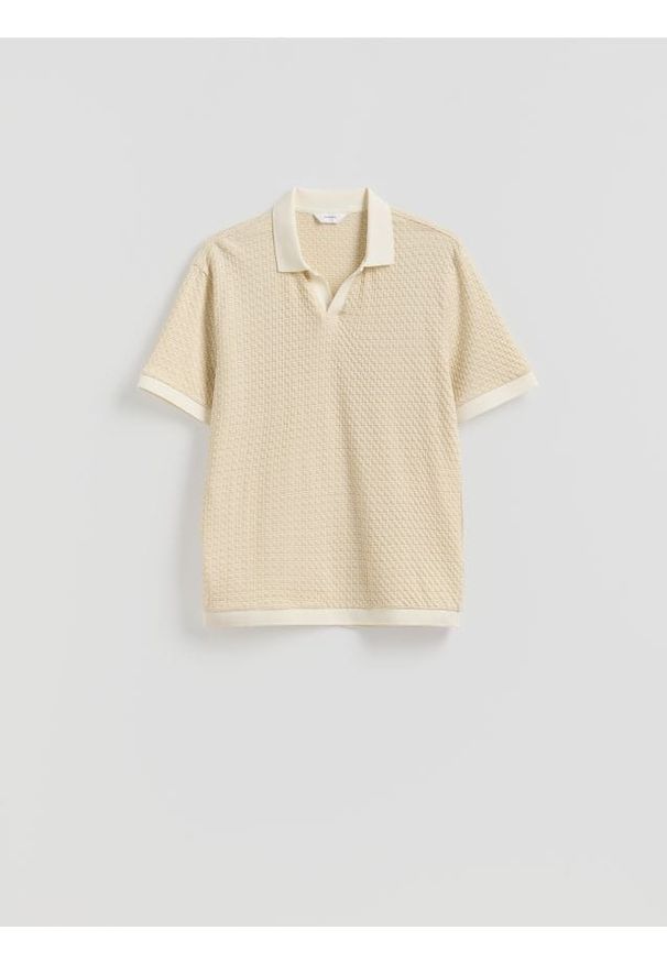 Reserved - Koszulka polo regular fit - beżowy. Typ kołnierza: polo. Kolor: beżowy. Materiał: bawełna, dzianina