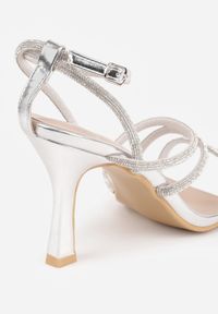 Born2be - Srebrne Eleganckie Sandały na Szpilce Ozdobione Cyrkoniowymi Paskami Vikiaele. Zapięcie: pasek. Kolor: srebrny. Wzór: aplikacja. Obcas: na szpilce. Styl: elegancki #9