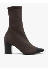 Ryłko - Brązowe elastyczne botki z czarnym noskiem. Zapięcie: bez zapięcia. Kolor: brązowy. Materiał: tkanina. Szerokość cholewki: normalna. Obcas: na obcasie. Styl: street, elegancki. Wysokość obcasa: średni #1