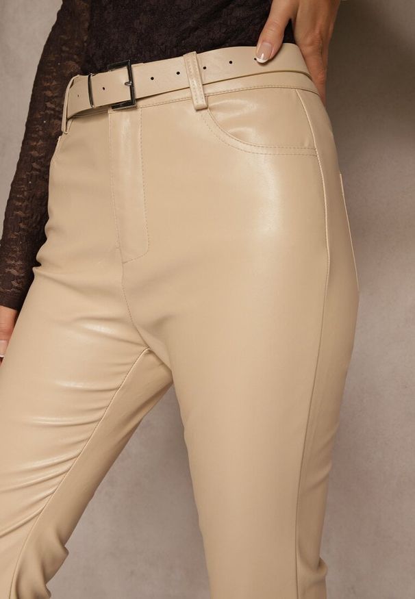 Renee - Beżowe Spodnie Flare z Imitacji Skóry Vebria. Okazja: na co dzień. Kolor: beżowy. Materiał: skóra. Styl: casual, elegancki