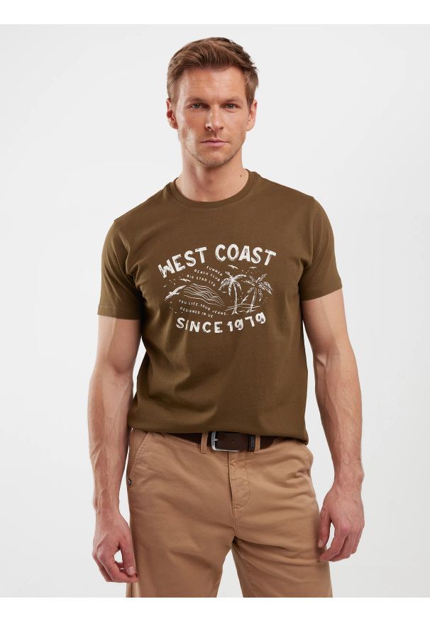 Big-Star - Koszulka męska z nadrukiem khaki Reddrez 303. Kolor: zielony. Materiał: materiał, dzianina, bawełna, jeans. Wzór: nadruk. Sezon: lato. Styl: klasyczny, wakacyjny