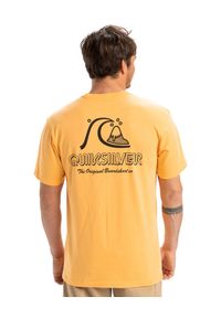 Quiksilver - Koszulka z krótkim rękawem dla Mężczyzn EVO ORIGINAL Pomarańczowy. Kolor: pomarańczowy, wielokolorowy, żółty. Materiał: materiał, bawełna. Długość rękawa: krótki rękaw. Długość: krótkie