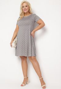 Born2be - Niebiesko-Beżowa Rozkloszowana Sukienka Mini z Elastycznej Wiskozy Annamarie. Kolor: niebieski. Materiał: wiskoza. Długość: mini #2