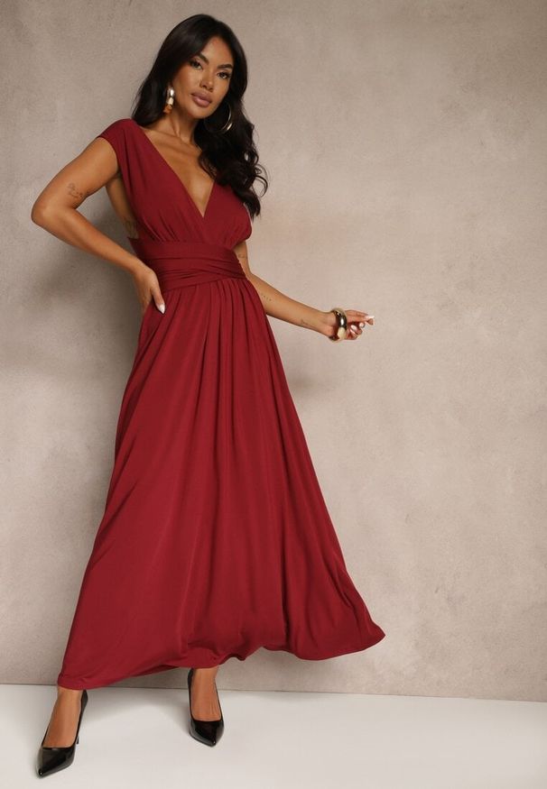 Renee - Bordowa Sukienka Koktajlowa Multiway z Wiskozą Wiązana na Szyi Lilovea. Okazja: na imprezę. Typ kołnierza: dekolt w kształcie V. Kolor: czerwony. Materiał: wiskoza. Typ sukienki: rozkloszowane. Styl: wizytowy