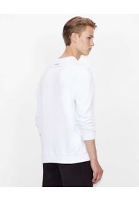 Armani Exchange - ARMANI EXCHANGE - Biała bluza z kontrastowym nadrukiem. Kolor: biały. Materiał: bawełna. Długość rękawa: długi rękaw. Długość: długie. Wzór: nadruk #5