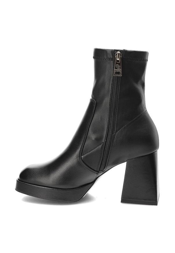 Czarne Botki CheBello Modne Skórzane Buty Na Obcasie. Kolor: czarny. Materiał: skóra. Szerokość cholewki: normalna. Wzór: geometria. Obcas: na obcasie. Wysokość obcasa: średni