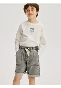 Reserved - Jeansowe szorty - jasnoszary. Kolor: szary. Materiał: jeans #1