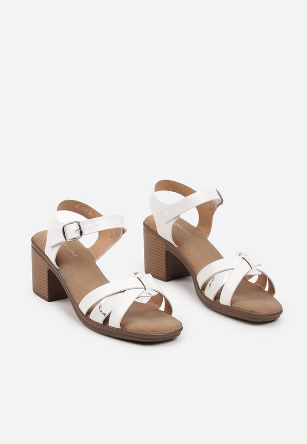 Born2be - Białe Sandały na Słupku Zapinane przy Kostce Tinasana. Kolor: biały. Sezon: lato. Obcas: na słupku. Styl: elegancki, boho