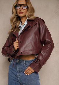 Renee - Bordowa Krótka Kurtka Ramoneska w Stylu Trencza Niladoria. Okazja: na spotkanie biznesowe, do pracy. Kolor: czerwony. Materiał: jeans. Długość: krótkie. Wzór: paski. Styl: biznesowy, elegancki