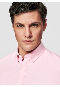 Pako Lorente - PAKO LORENTE – Różowa koszula męska. Typ kołnierza: button down. Kolor: różowy, szary, biały. Materiał: poliester, bawełna. Długość rękawa: długi rękaw. Długość: długie #8