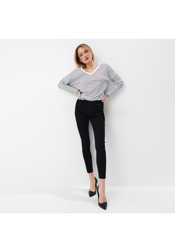 Mohito - Jeansy skinny fit - Czarny. Kolor: czarny